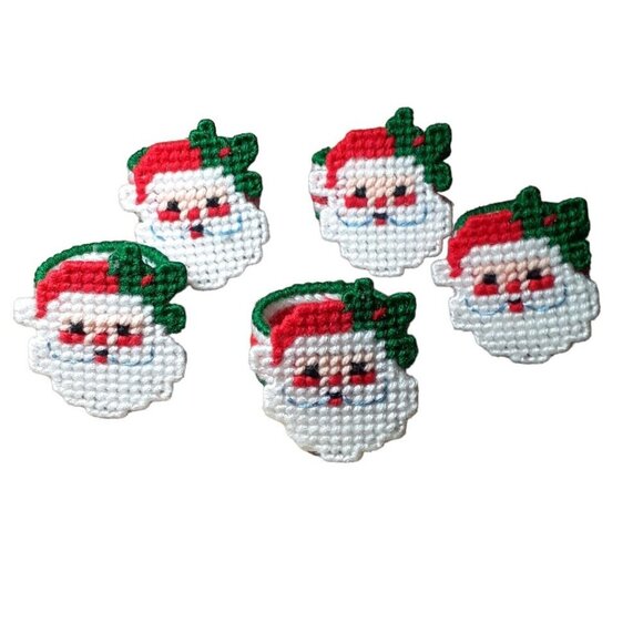 Santa Claus Plastic Canvas Napkin Rings with Holly Lot of 5 Red Green White Yarn - Picture 6 of 8